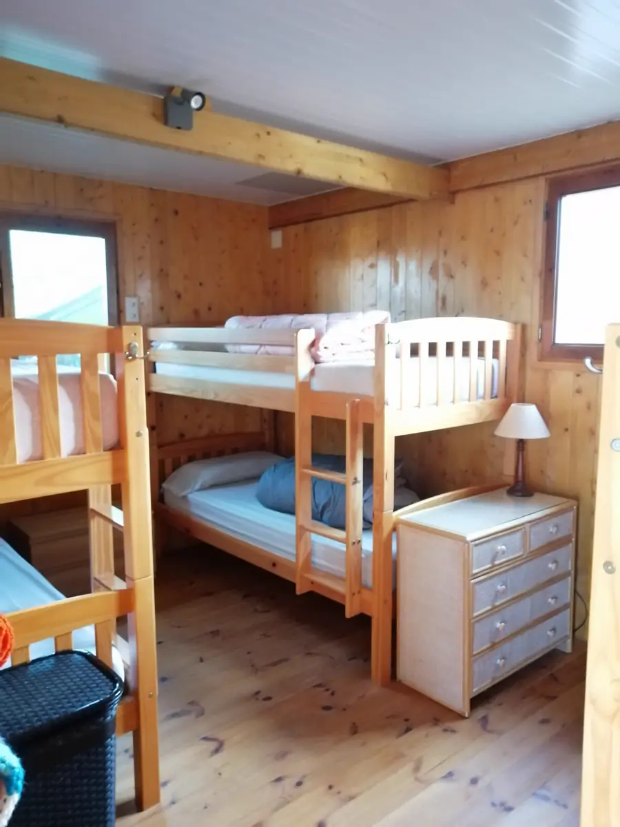 Dormitorio acogedor de madera